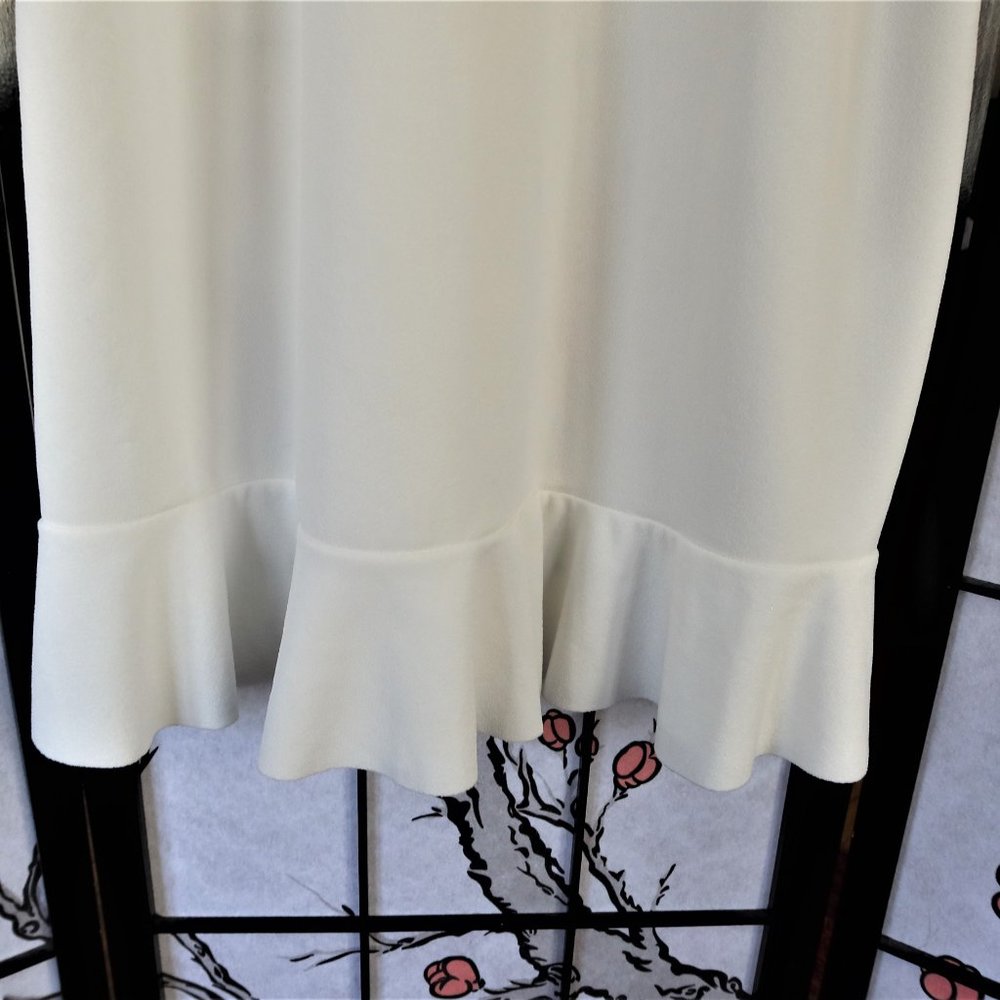 Boohoo White Dress With Ruffles Size 12 - Picture 3 of 7